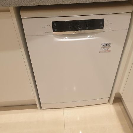 London Luxury 3 Bedroom 2 Bathrooms Flat 1 Min To Redbridge Station Free Parking & Wifi Wanstead Ngoại thất bức ảnh