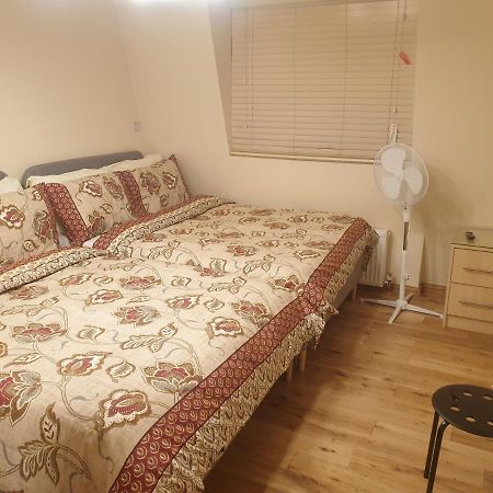 London Luxury 3 Bedroom 2 Bathrooms Flat 1 Min To Redbridge Station Free Parking & Wifi Wanstead Ngoại thất bức ảnh