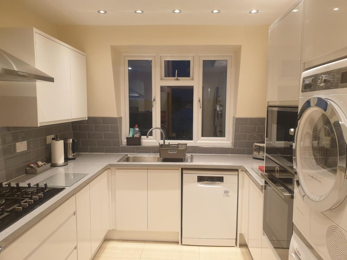 London Luxury 3 Bedroom 2 Bathrooms Flat 1 Min To Redbridge Station Free Parking & Wifi Wanstead Ngoại thất bức ảnh