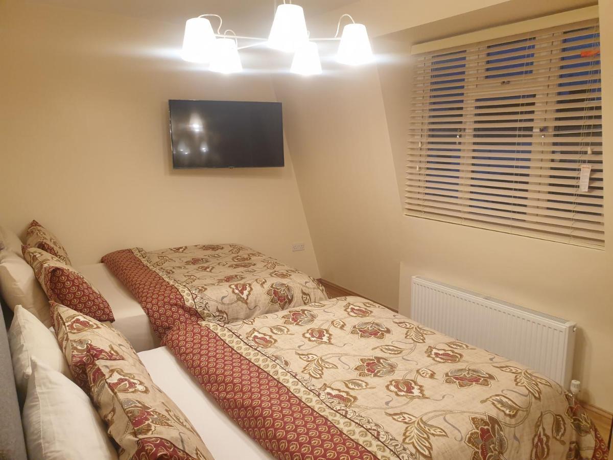 London Luxury 3 Bedroom 2 Bathrooms Flat 1 Min To Redbridge Station Free Parking & Wifi Wanstead Ngoại thất bức ảnh