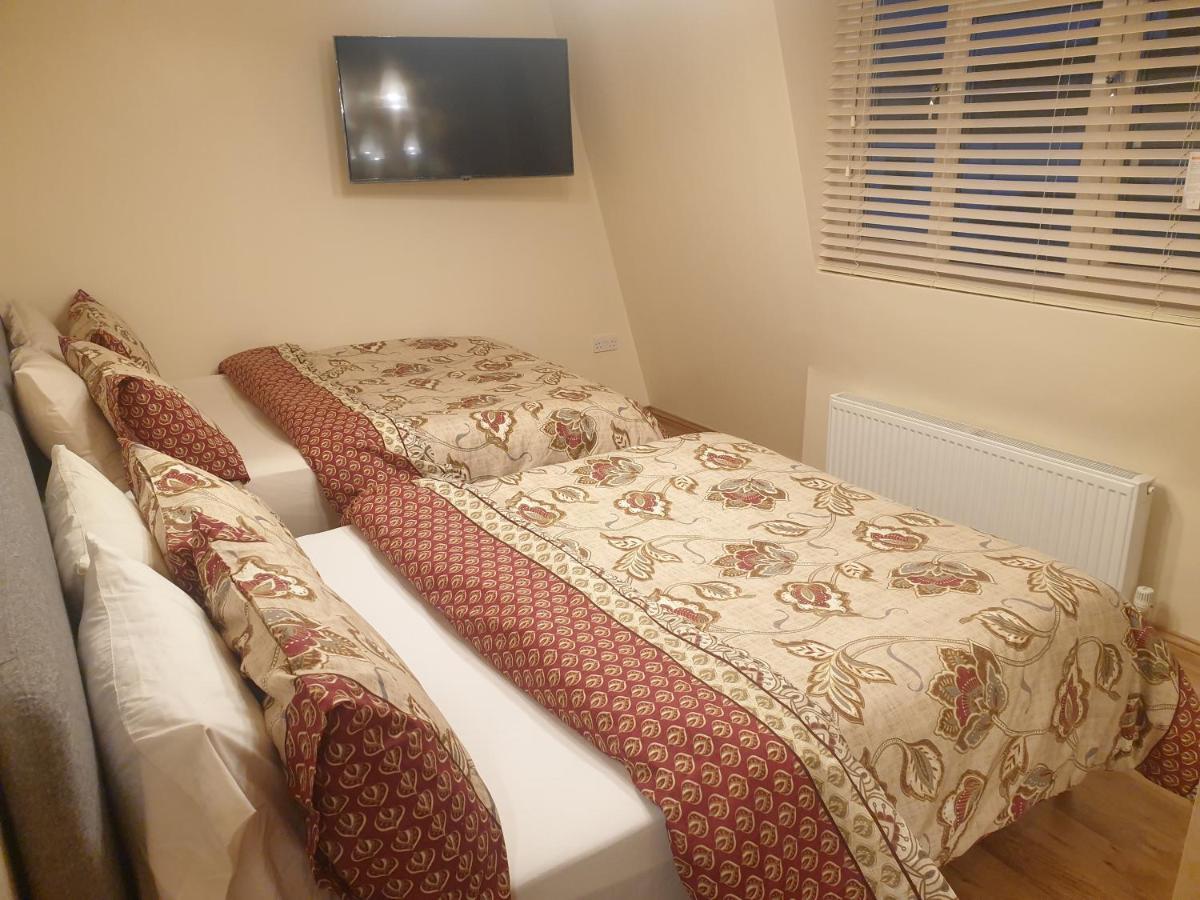 London Luxury 3 Bedroom 2 Bathrooms Flat 1 Min To Redbridge Station Free Parking & Wifi Wanstead Ngoại thất bức ảnh