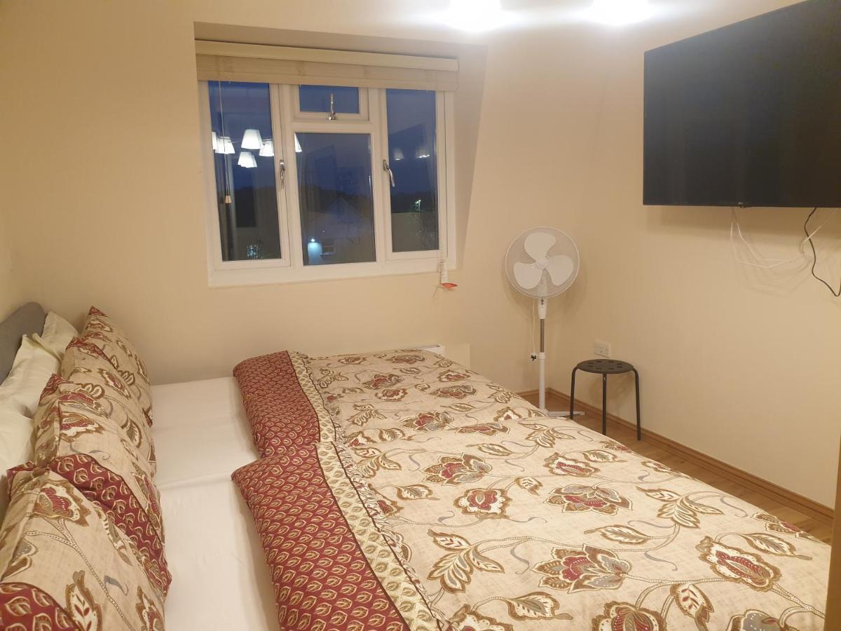London Luxury 3 Bedroom 2 Bathrooms Flat 1 Min To Redbridge Station Free Parking & Wifi Wanstead Ngoại thất bức ảnh
