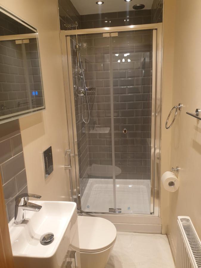 London Luxury 3 Bedroom 2 Bathrooms Flat 1 Min To Redbridge Station Free Parking & Wifi Wanstead Ngoại thất bức ảnh
